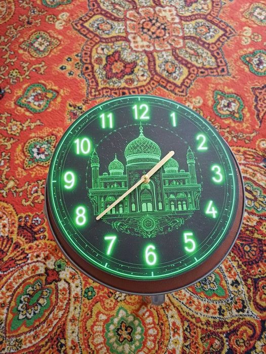 Продам настенные часы