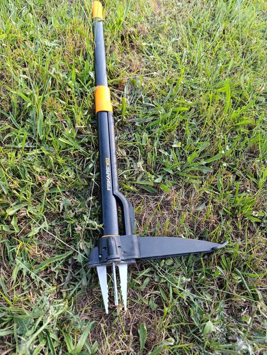 ГРАДИНАРИ ! Изкоренител за плевели FISKARS, Фискарс Плевел изкормвач !