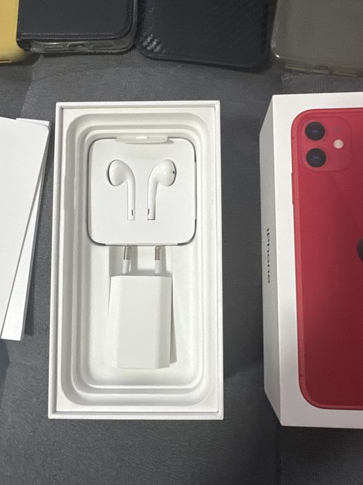 IPhone 11 червен