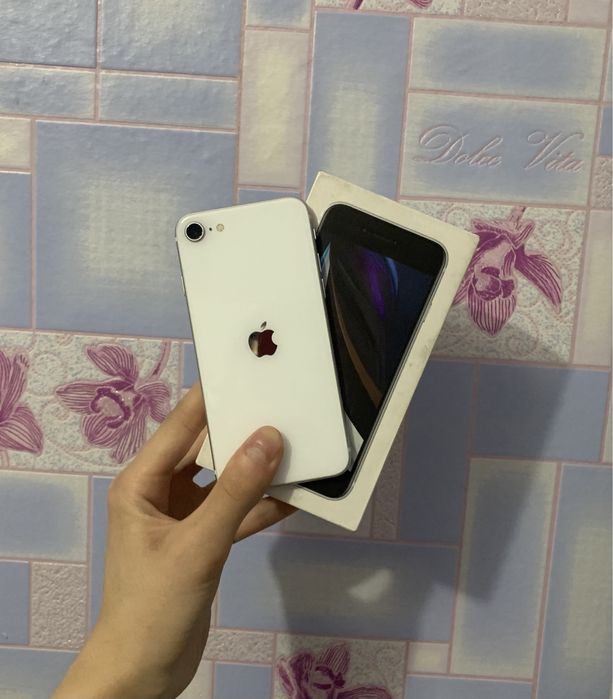 Продам Айфон SE 64gb 76%