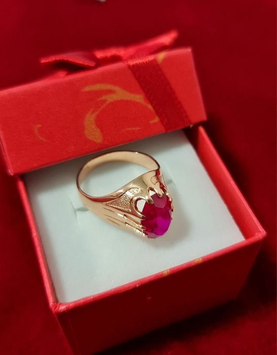 Золотое кольцо 583 пробы с рубином