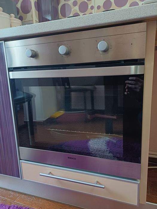 Vând cuptor incorporabil beko / electric