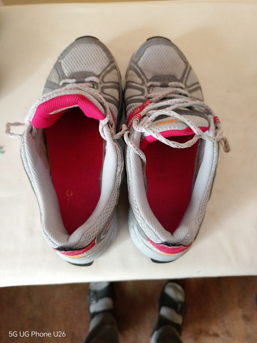 Много добър модел маратонки Adidas за спорт и туризъм