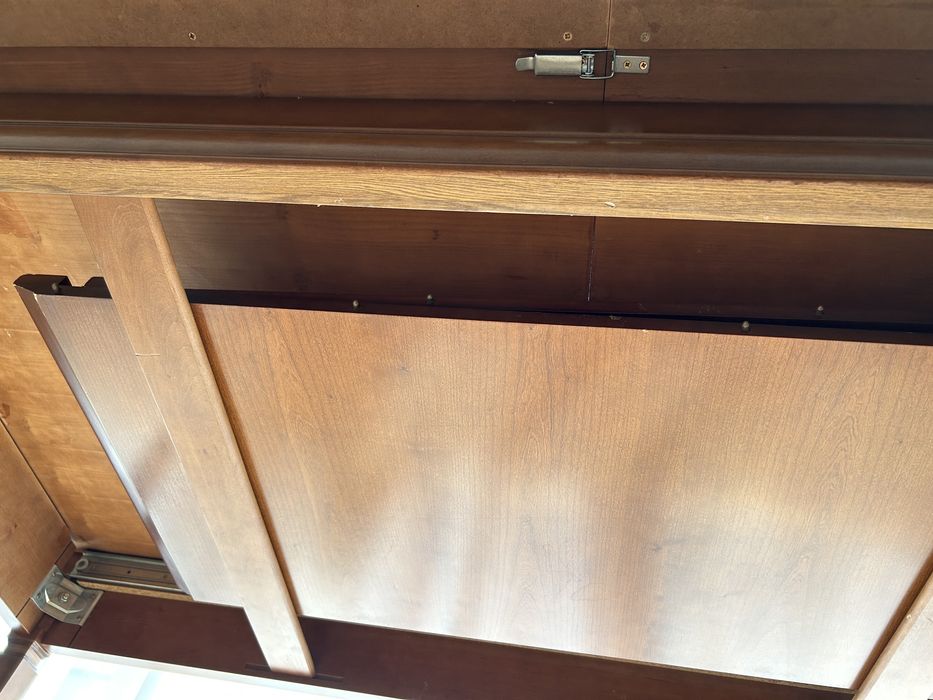 Стол  из дерева