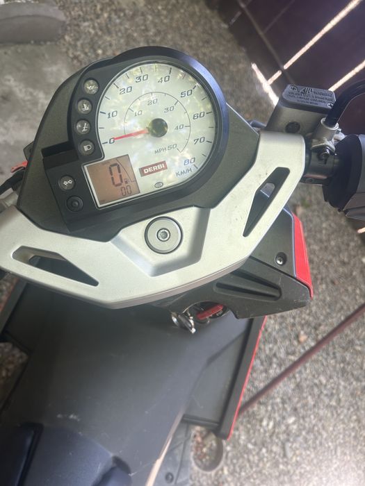 Vand /Schimb Scuter Derbi-Piaggio