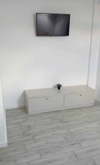 Închiriez apartament cu 2 camere