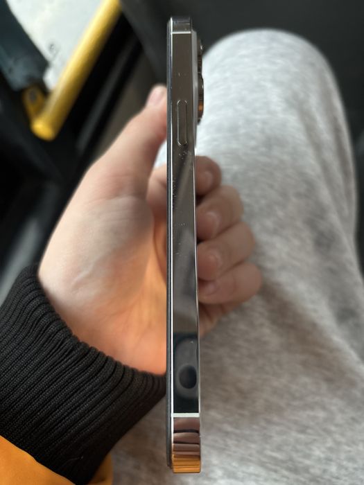 Продам айфон 14про мах