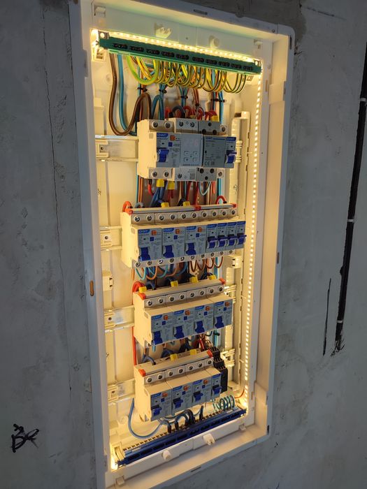 Электрик. Услуги электрика.