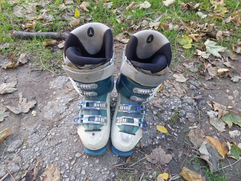 Обувки за ски, ATOMIC