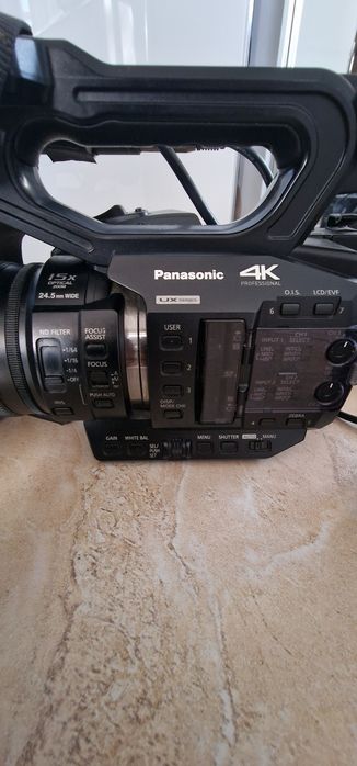 Видеокамера Panasonic UX90
