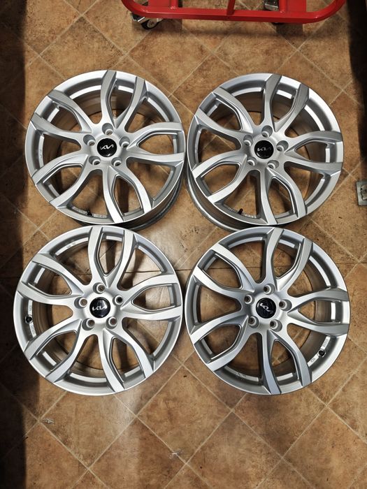18"ки джанти  5x114.3/67.1 оригинални от Kia