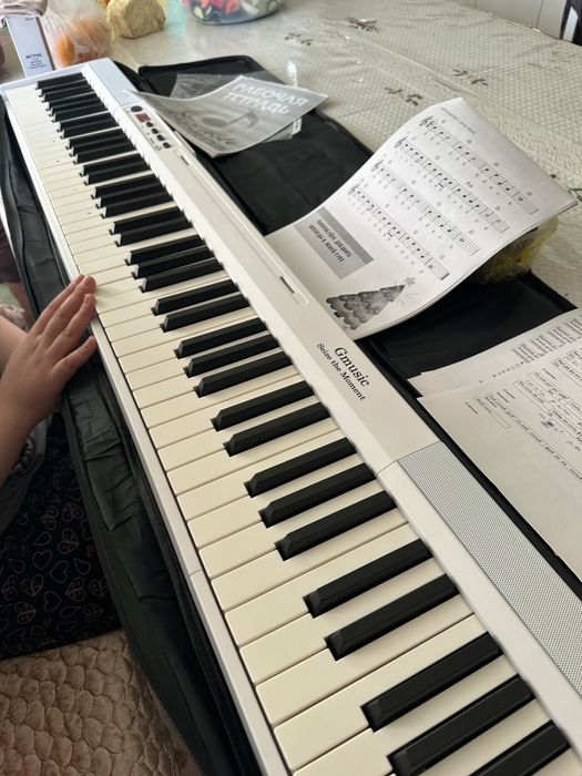 Продам Синтезатор