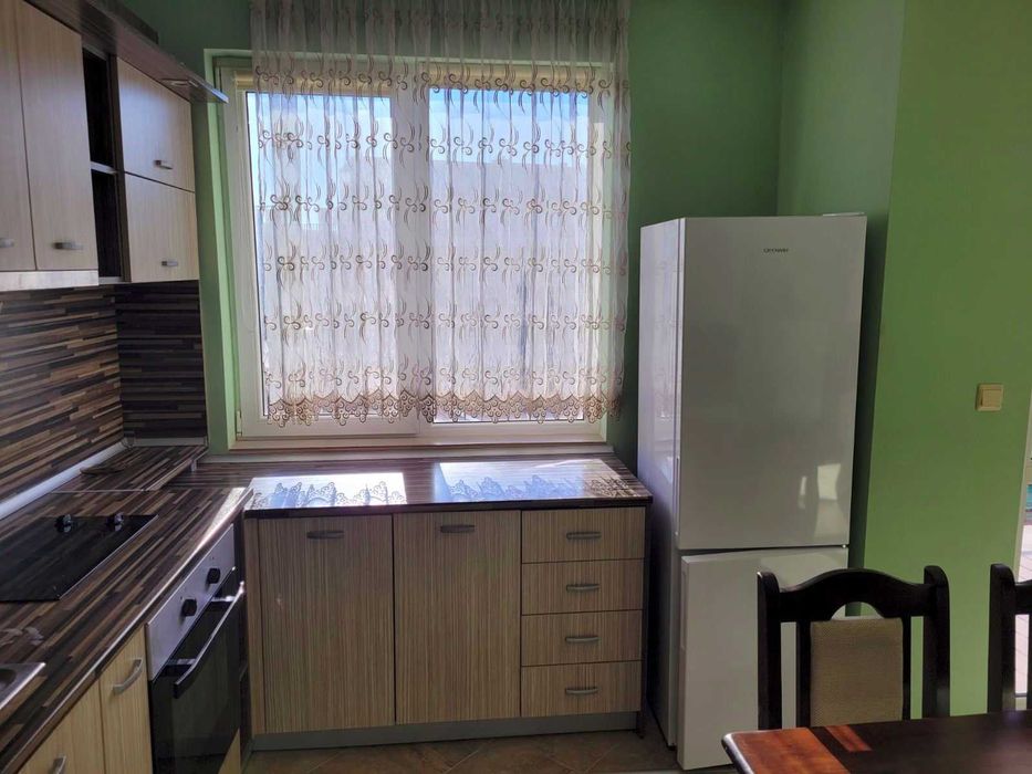 Давам апартамент под наем в Сарафово