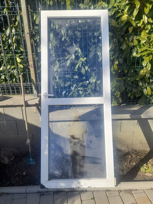 Vând ușa de balcon