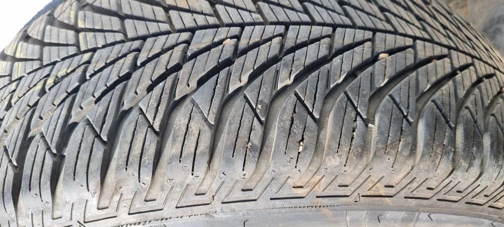 Почти нови всесезонни гуми195/65 R15 M+S и алум. джанти за Opel Zafira