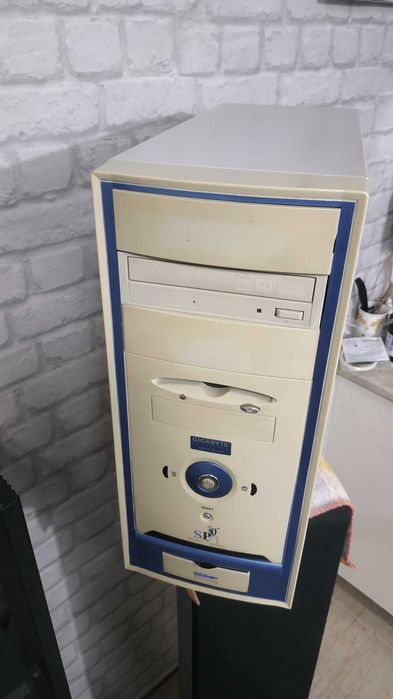 Компютърна конфигурация AMD + монитор DELL 1905