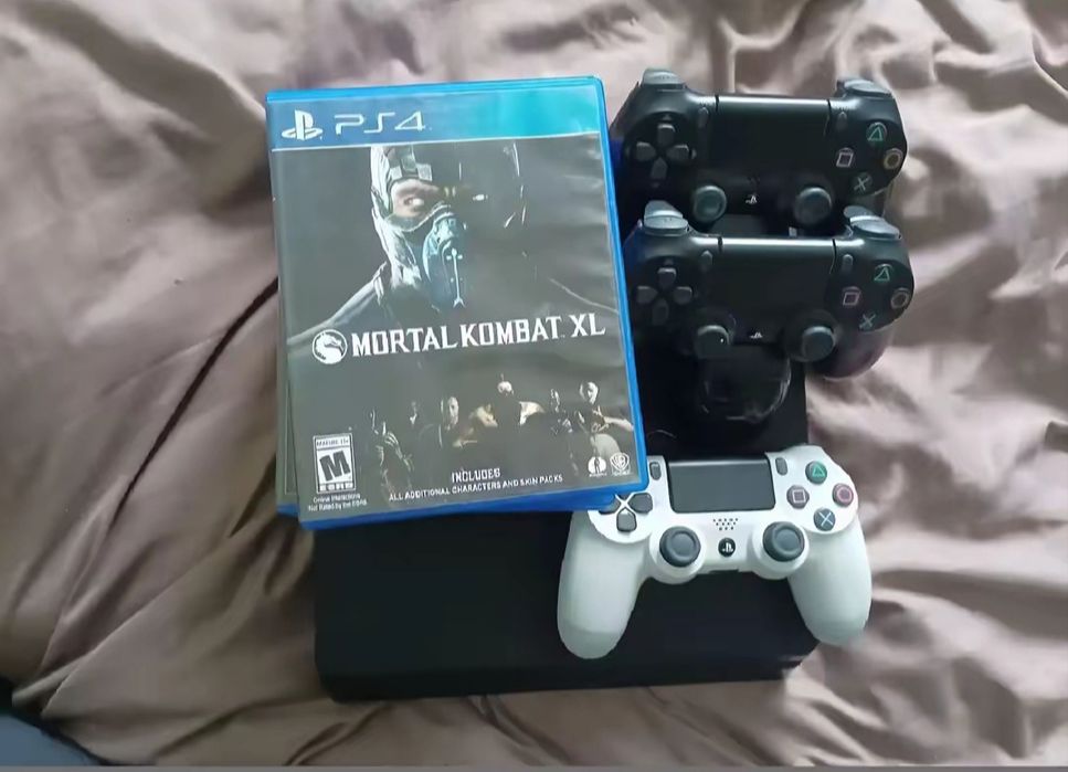 Продам PlayStation 4 slim