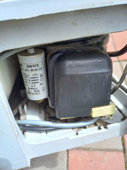 Встраиваемый холодильник "Whirpol"