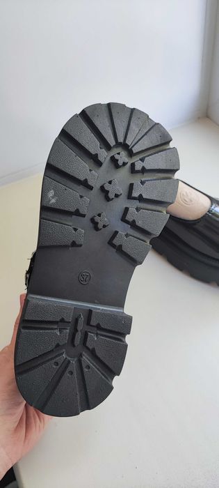 кулассные туфли  новые