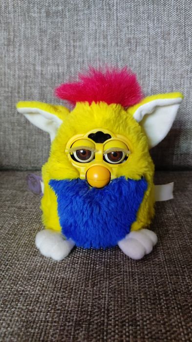 Фарби, говорящая на английском, игрушка-ребенок.