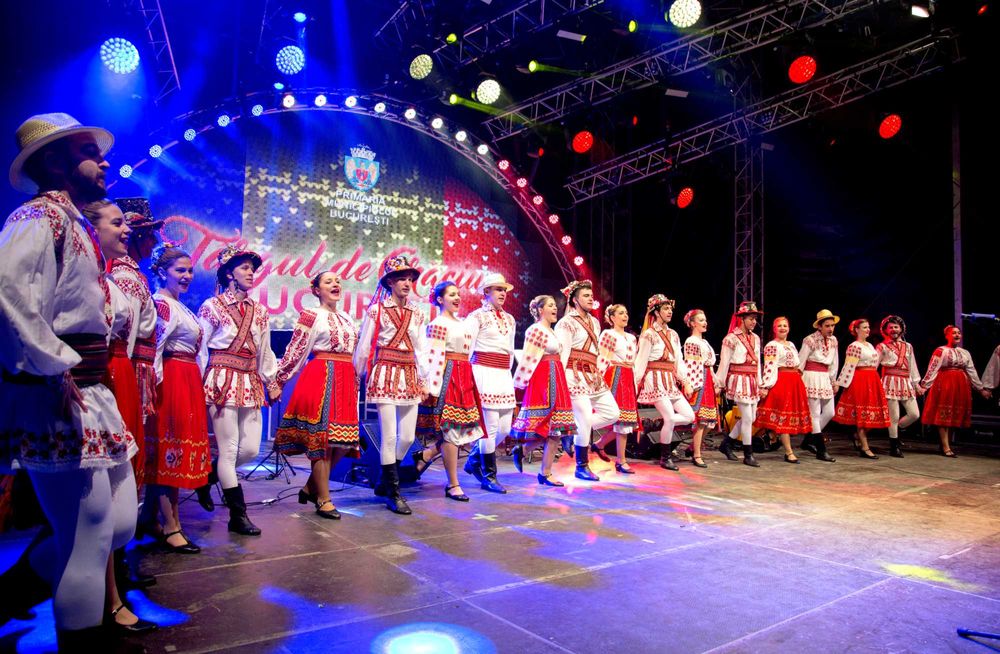 Dansuri populare evenimente - ansamblu folcloric - dansatori Calusari