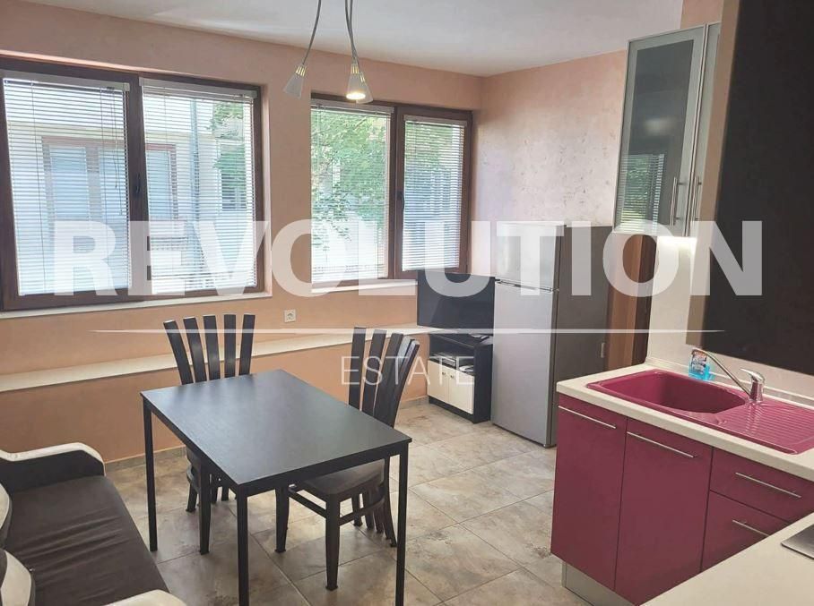 Дава се под наем Двустаен апартамент в Варна, Колхозен пазар - 45 кв.м за 388.62 € - Снимка #1