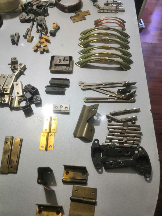 Мебельная фурнитура.