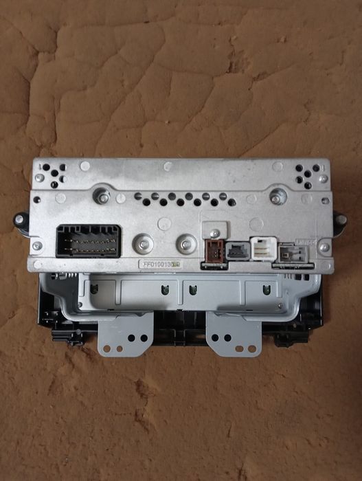 Продам штатную магнитолу.