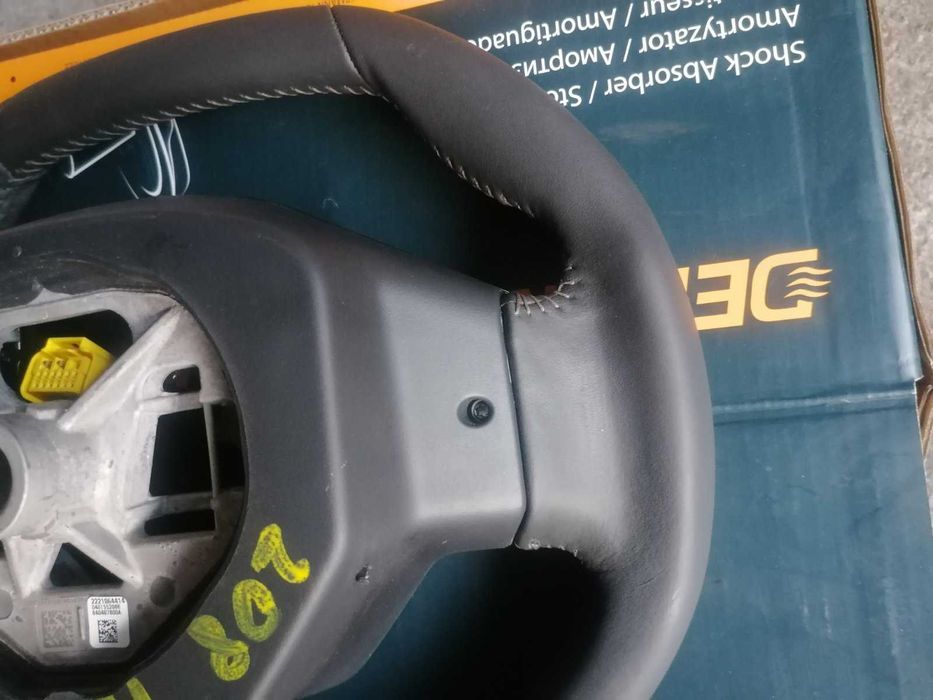 Продавам оригинален кожен мулти волан за Пежо 208. 2008 2019 г.