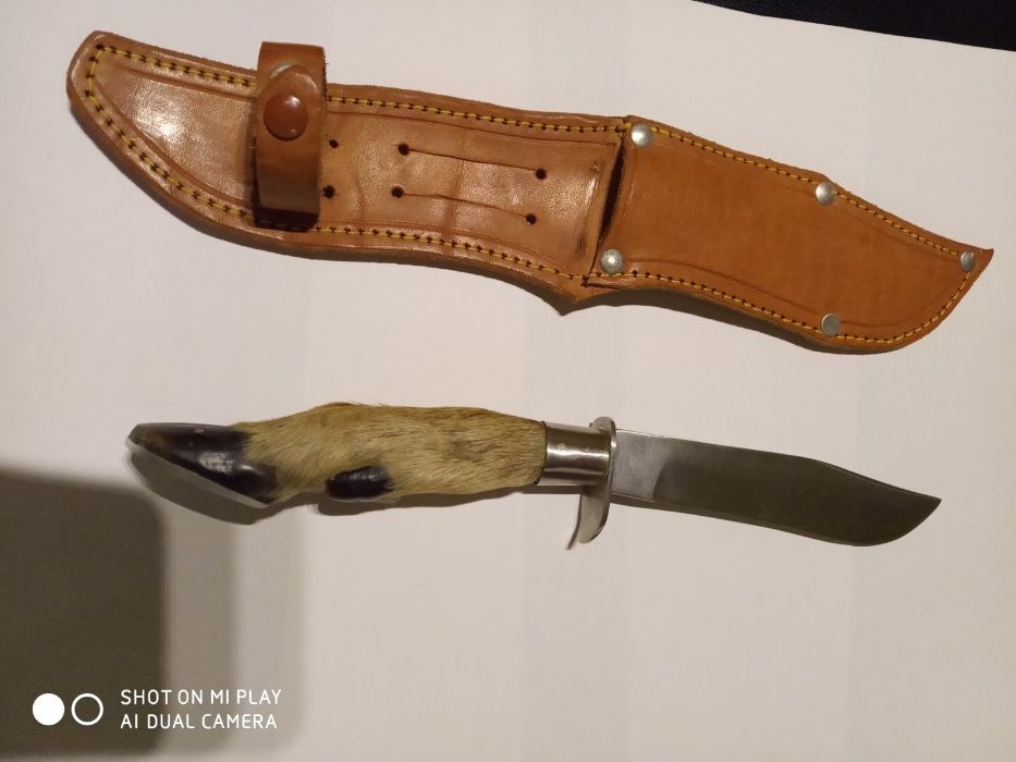 ловен нож с дръжка от еленов крак ръчна художествена изработка