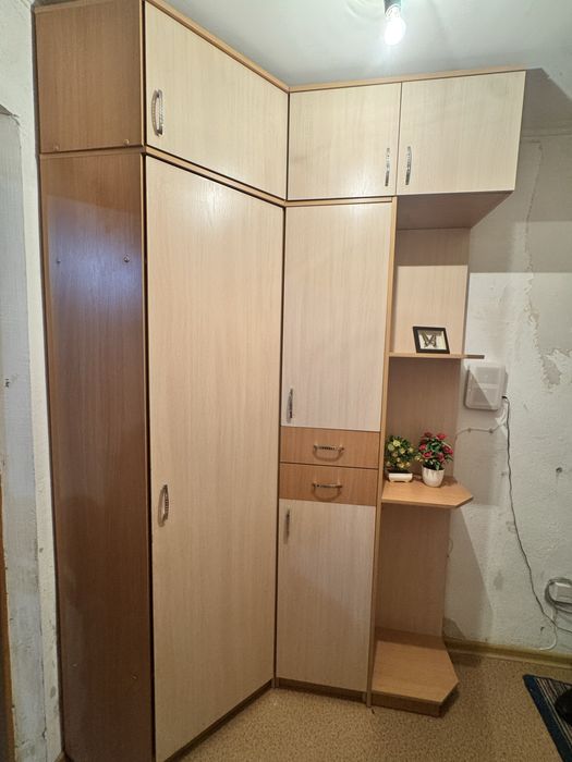 Продаю для прихожей мебель