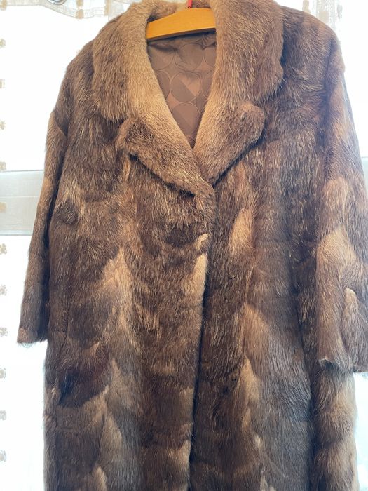 Palton maro trei sferturi cu blana naturala -stare buna, negociabil