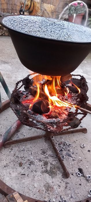 Trepied ceaun grătar