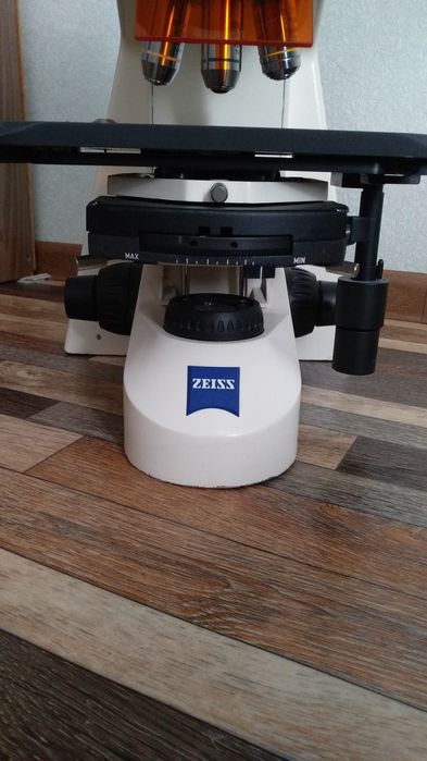 микроскоп ZEIZZ .