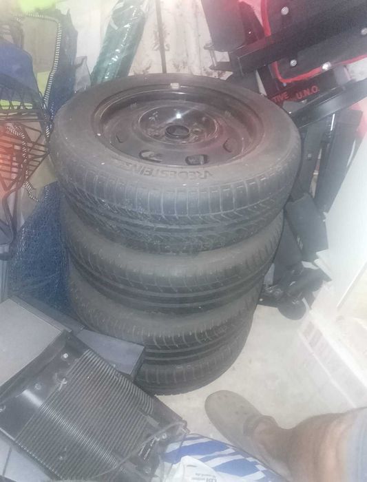 Автонобилни гуми