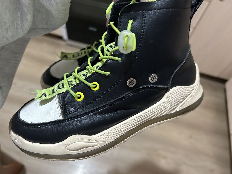 Продам осенние ботинки для девочки