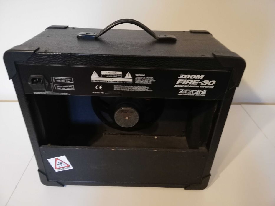 Amplificator  ZOOM Fire 30 - 30 W pentru Chitara Electrica - Impecabil