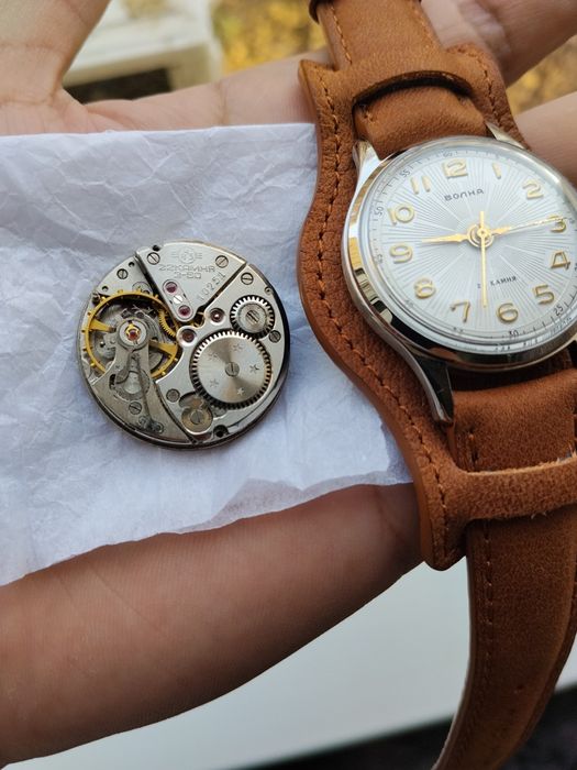 Механические часы Волна.