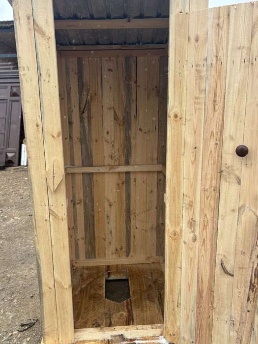 Туалет деревянный