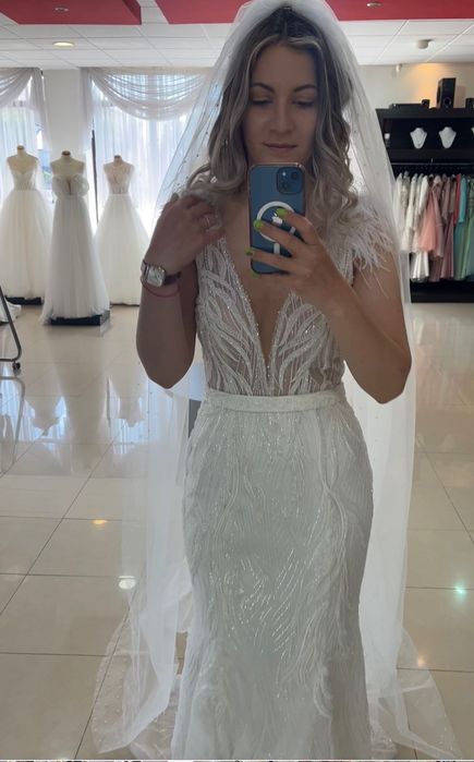 Rochie de mireasă cu trena amplă