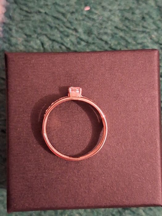 Золото кольцо новая.