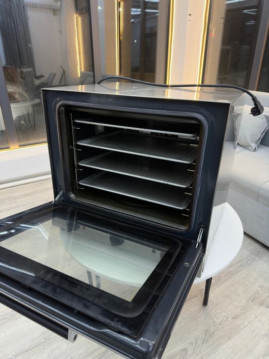 Продаётся печь Smeg