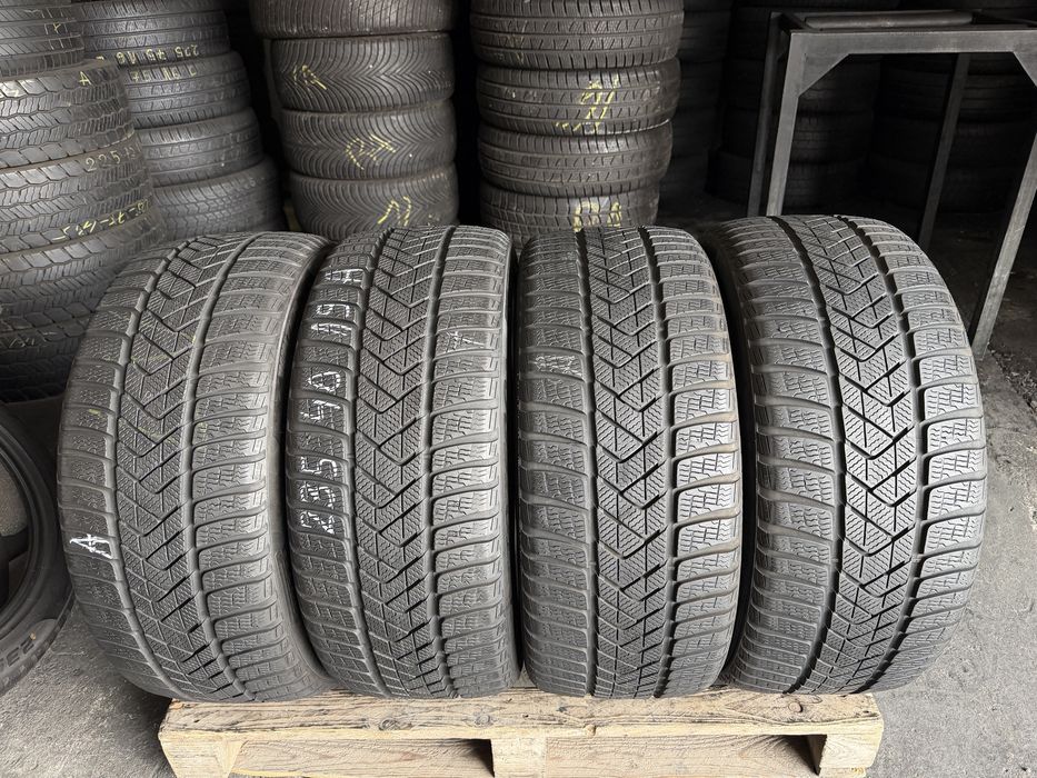 4 anvelope iarna 235/40/19 , Pirelli , TO ( echipate Tesla ) , 6.5 mm !