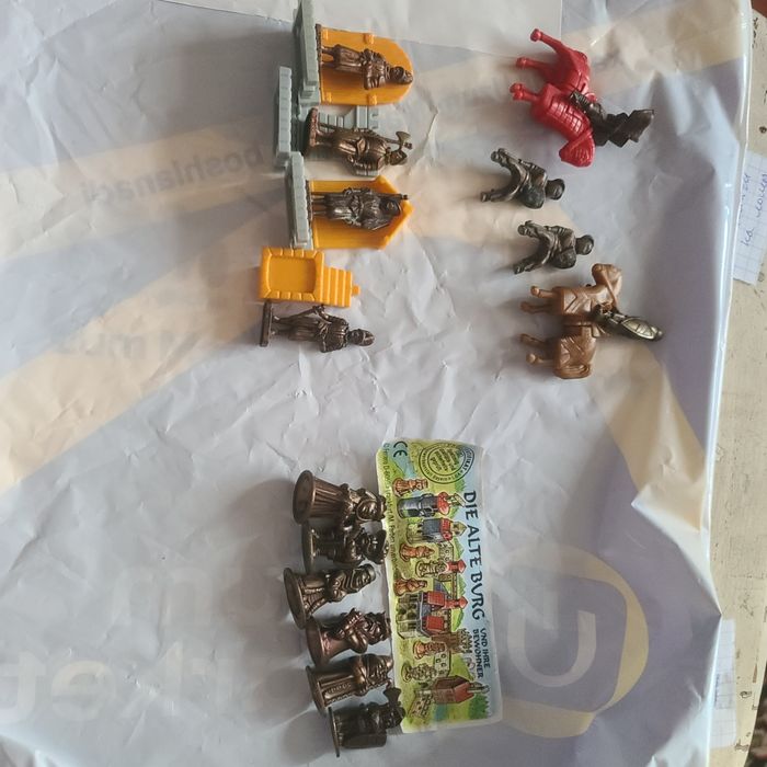 Киндеры металлические.