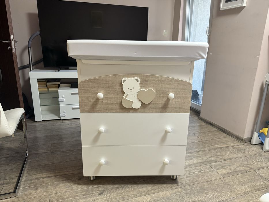 Шкаф с вана вградена за новородени