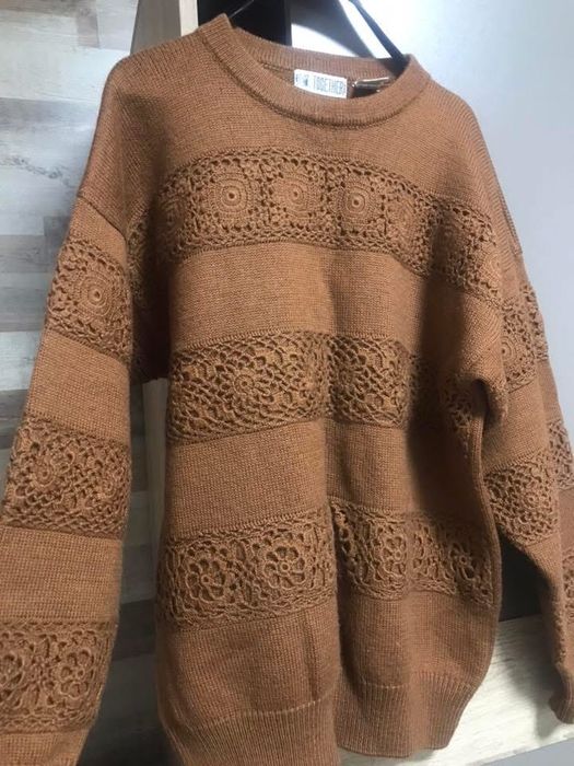 Дамски вълнен пуловер