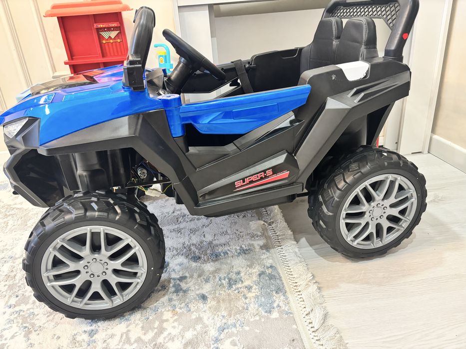 Продам детскую машинку