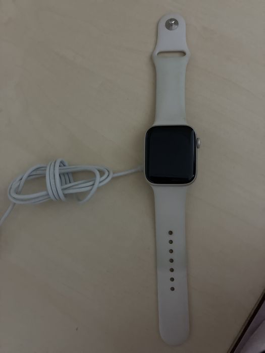 Apple watch se 2022 starlight baterie 100 la suta.