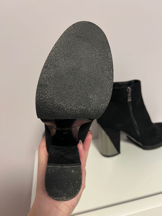 Велурени боти с интересен ток