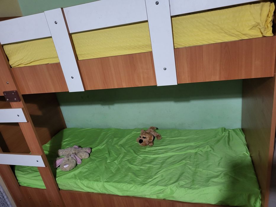 Двуетажни легла с матраците